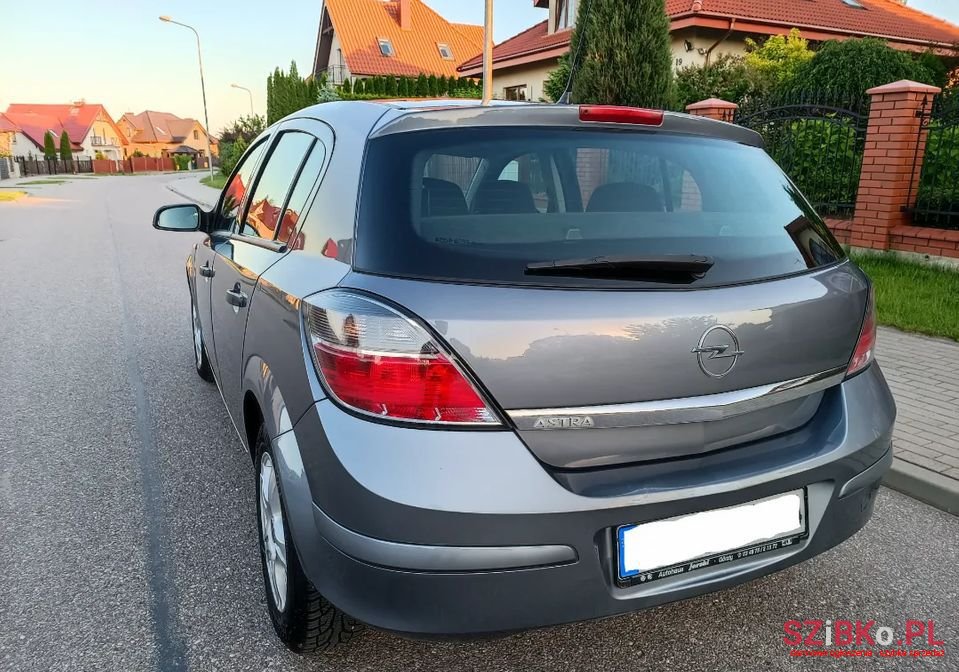 2008' Opel Astra photo #5