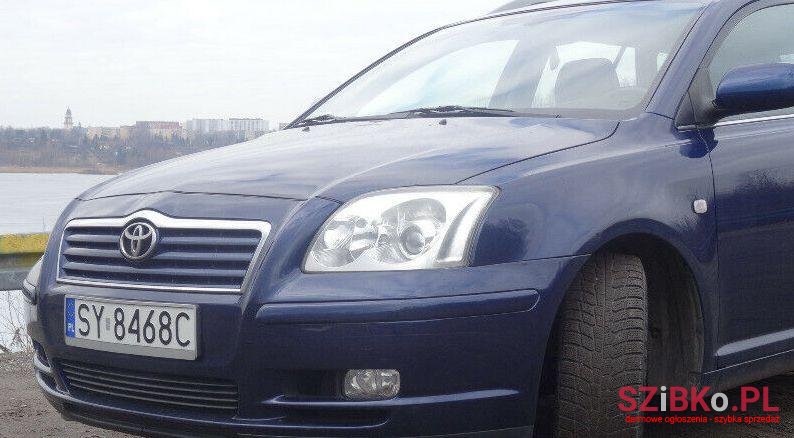 2004' Toyota Avensis photo #1