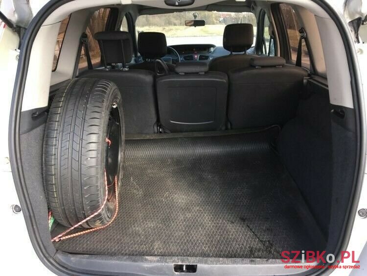 2009' Renault Scenic photo #5