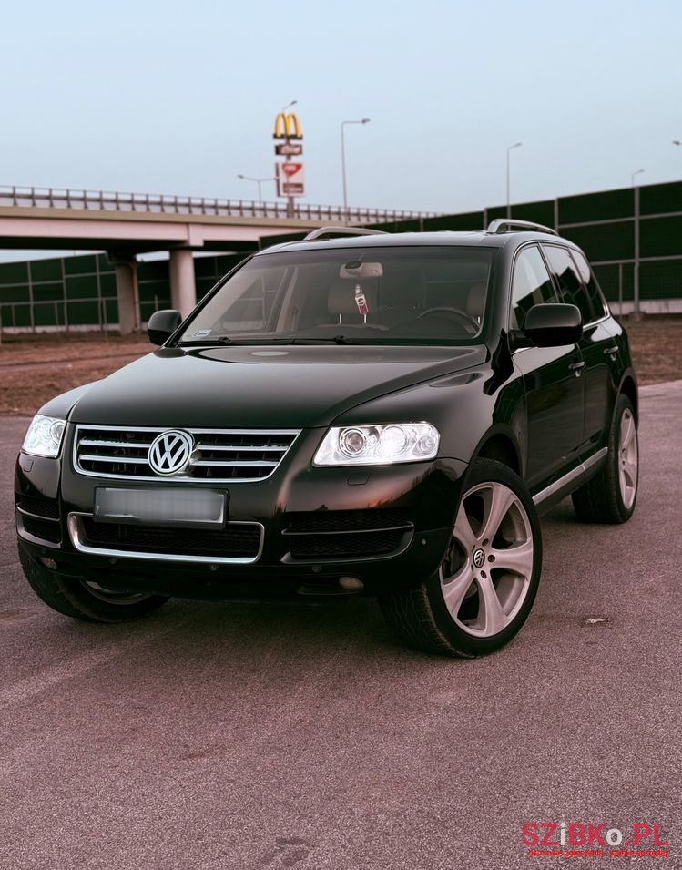 2004' Volkswagen Touareg photo #1