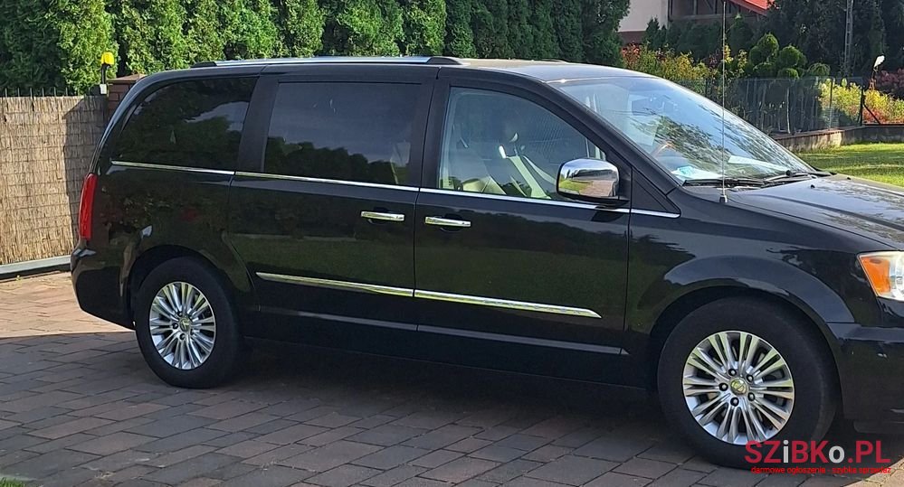 2014' Chrysler Town & Country 3.6 Limited photo #1
