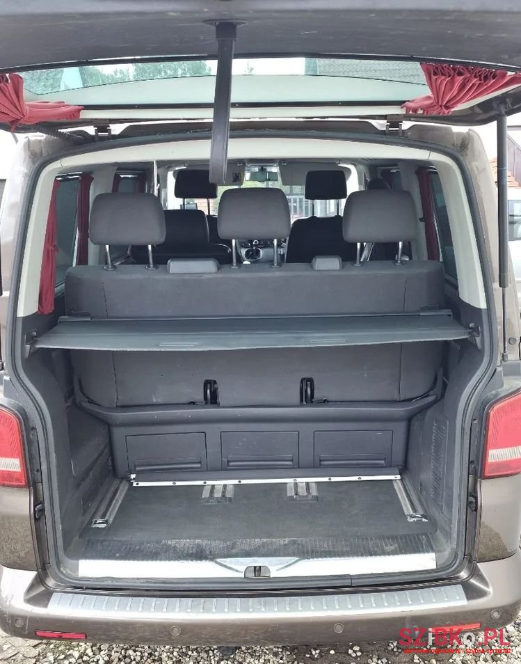 2010' Volkswagen Multivan photo #3