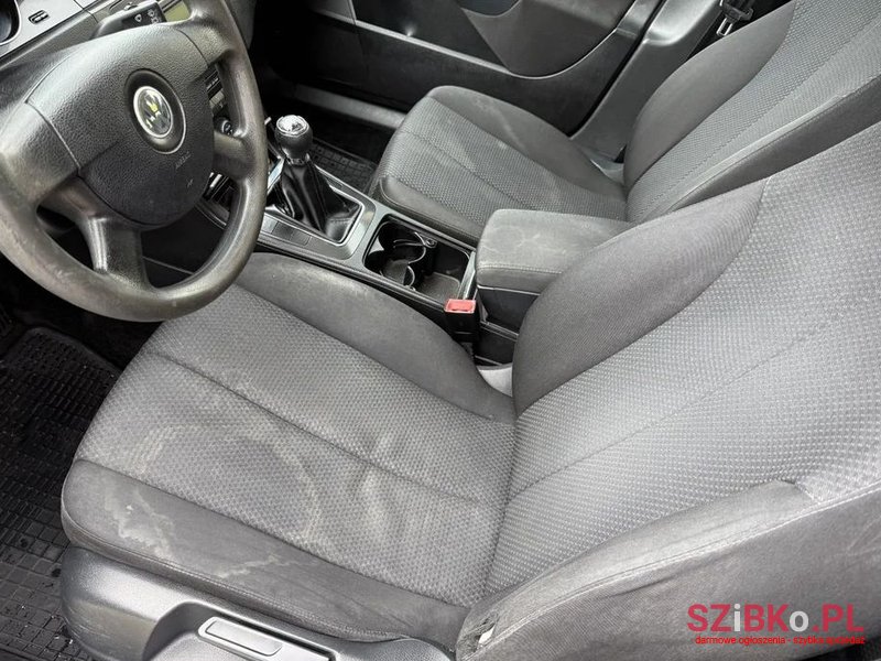 2006' Volkswagen Passat photo #6