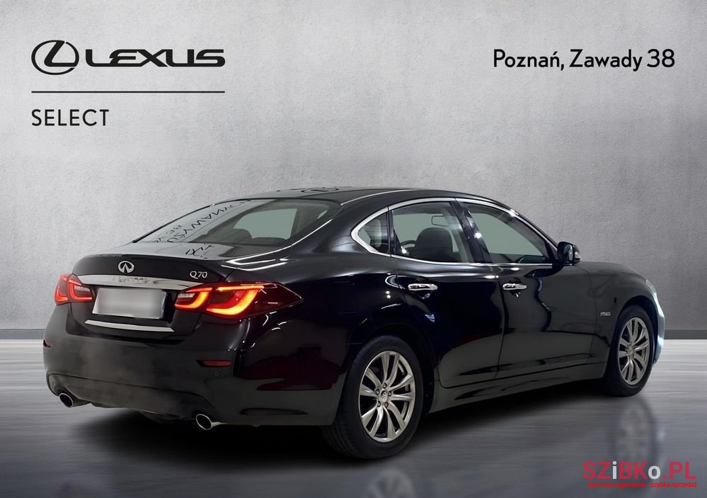 2015' Infiniti Q70 photo #2