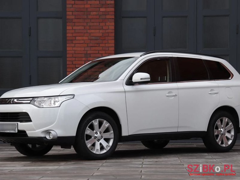 2013' Mitsubishi Outlander photo #3
