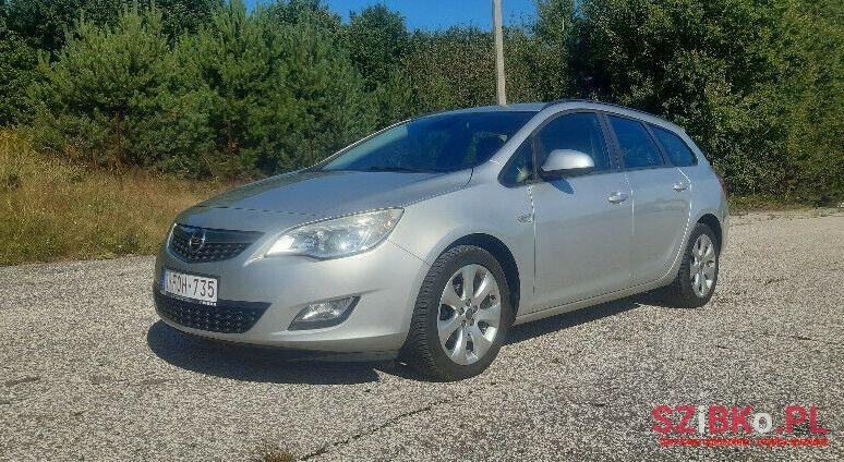 2011' Opel Astra photo #1