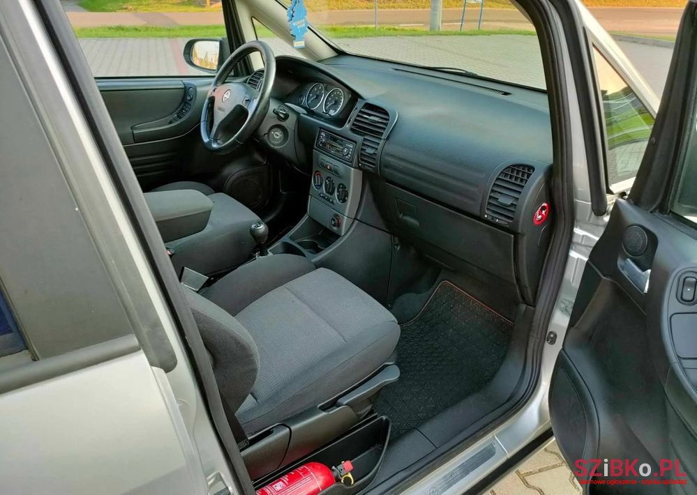 2003' Opel Zafira 2.0 Dti Comfort photo #5