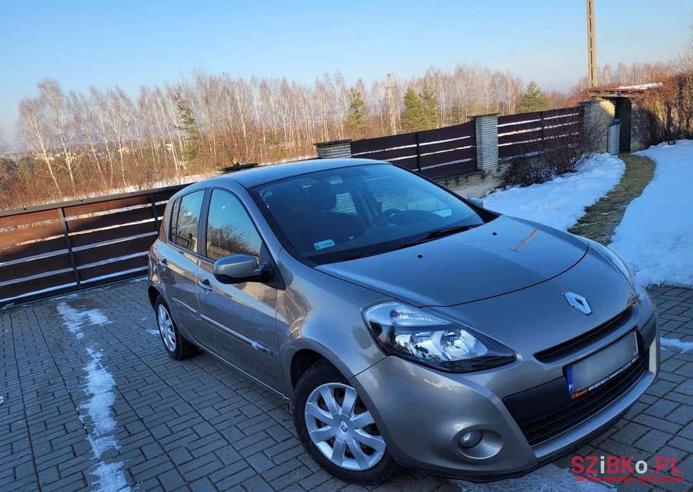 2012' Renault Clio photo #3