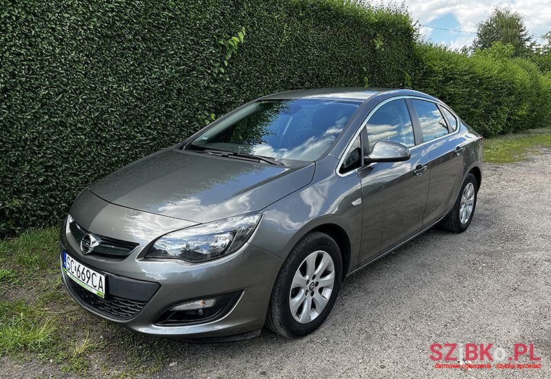2018' Opel Astra photo #2