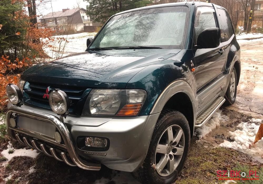 2000' Mitsubishi Pajero photo #2