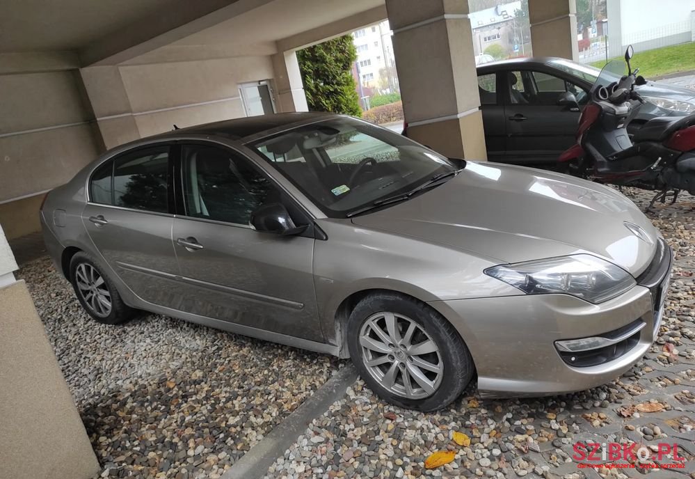 2011' Renault Laguna photo #2
