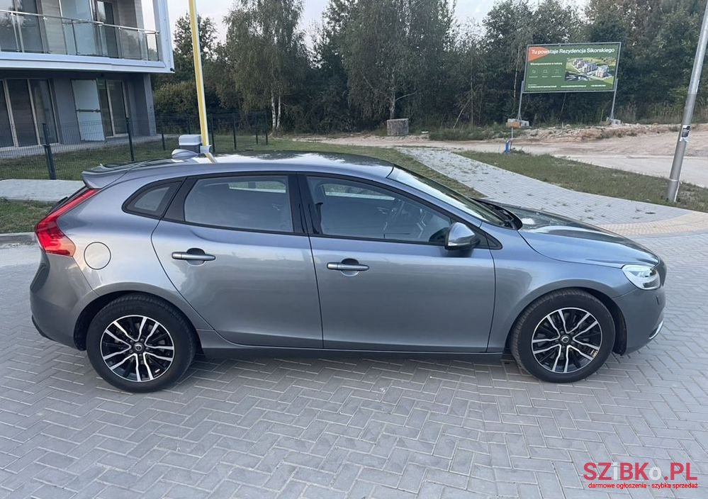 2017' Volvo V40 photo #2