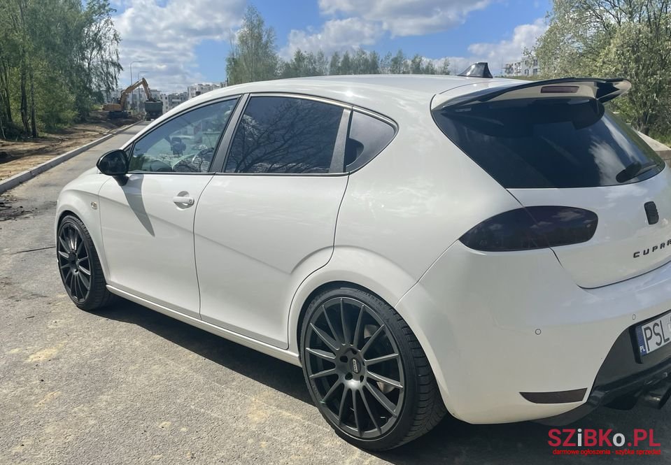 2010' SEAT Leon photo #2