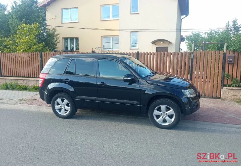 2009' Suzuki Grand Vitara photo #2