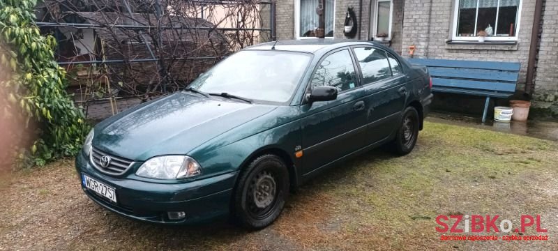 2001' Toyota Avensis photo #1