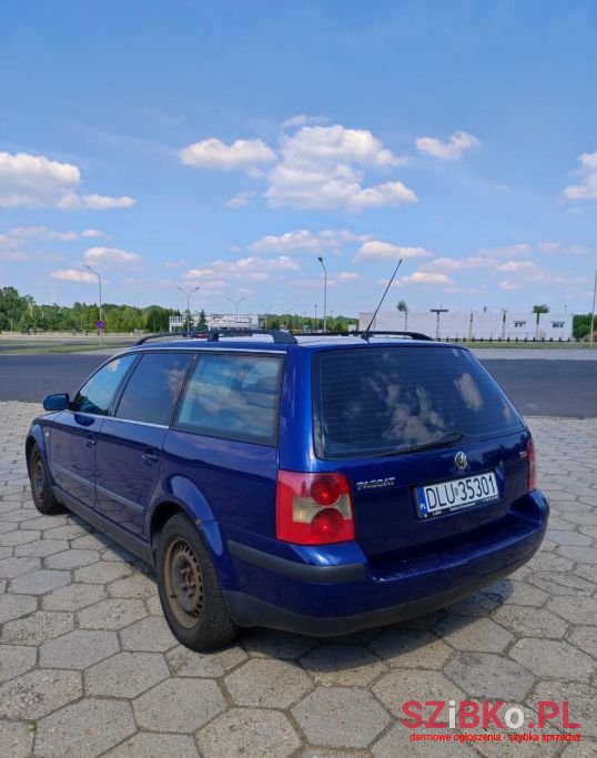 2001' Volkswagen Passat photo #6