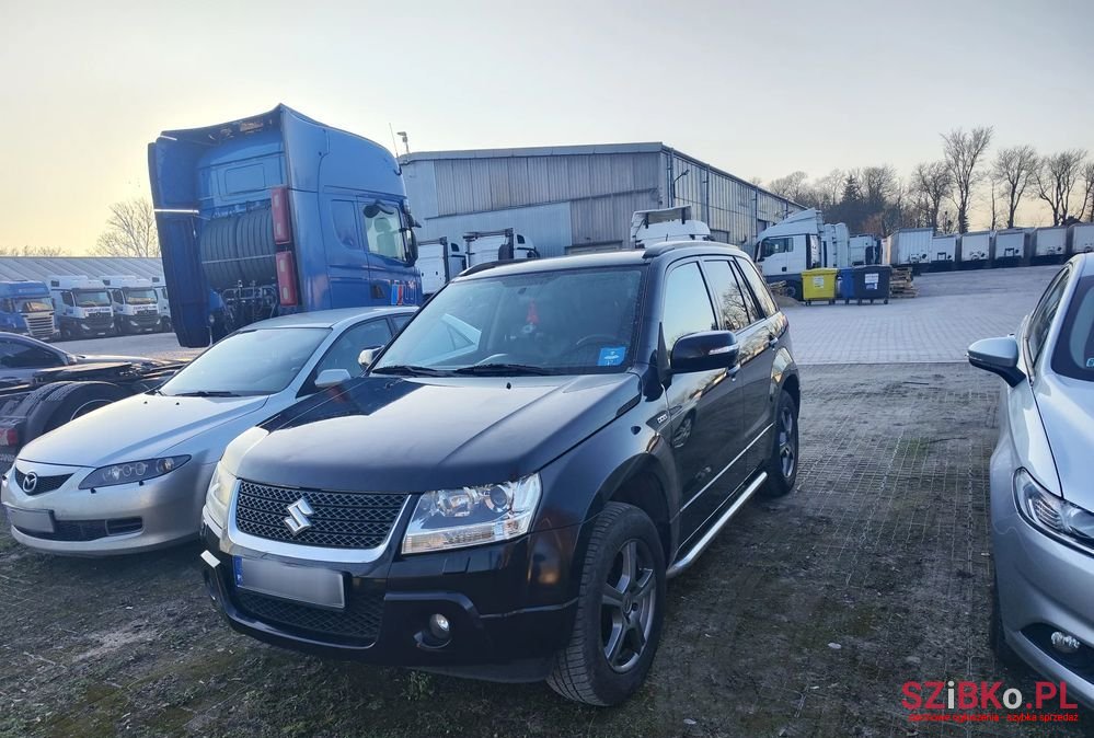 2010' Suzuki Grand Vitara photo #4
