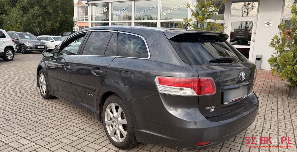 2010' Toyota Avensis photo #2