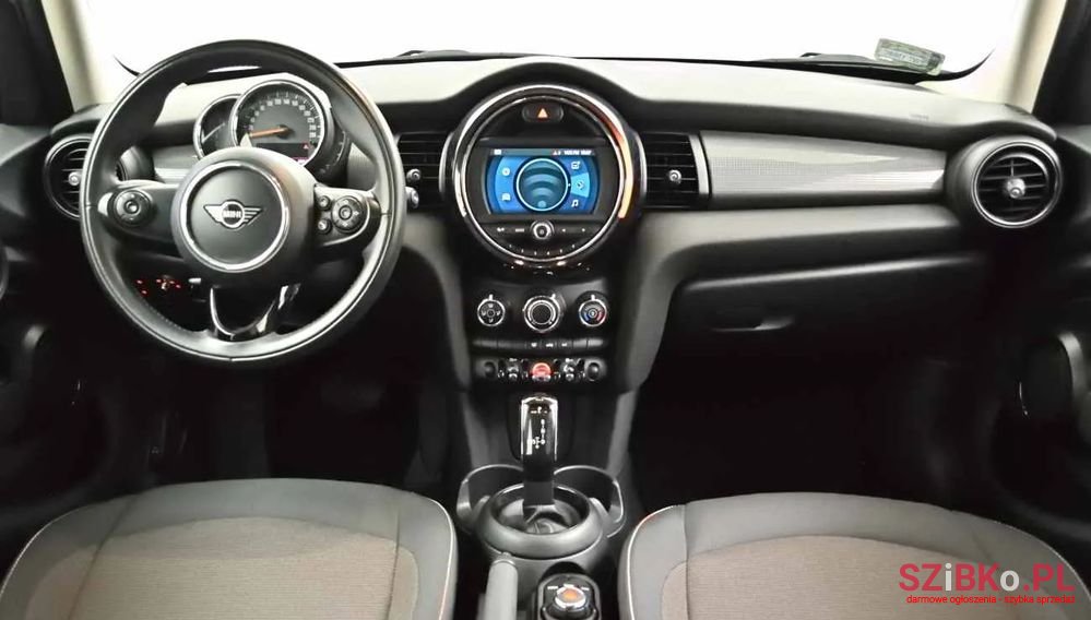2020' MINI Cooper Standard photo #4