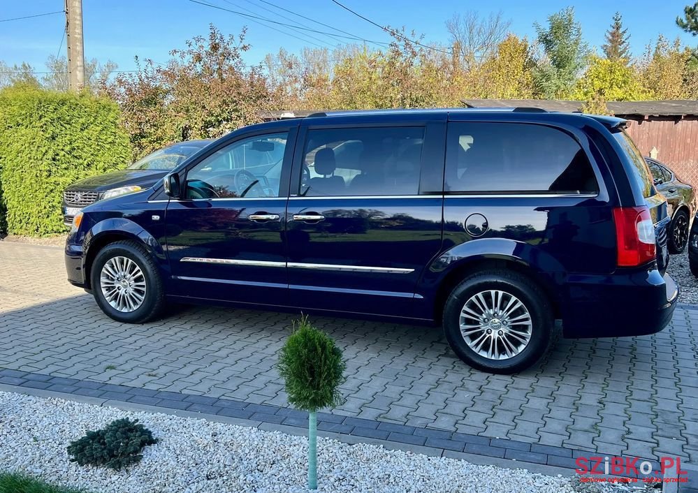 2014' Chrysler Town & Country 3.6 Limited photo #5