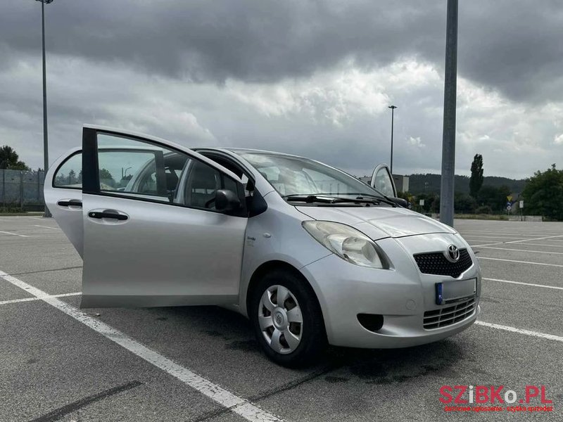 2008' Toyota Yaris photo #2
