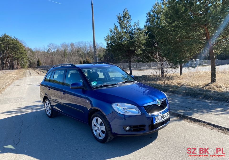 2008' Skoda Fabia photo #2