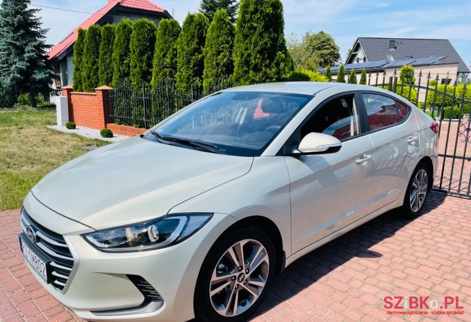 2017' Hyundai Elantra photo #2