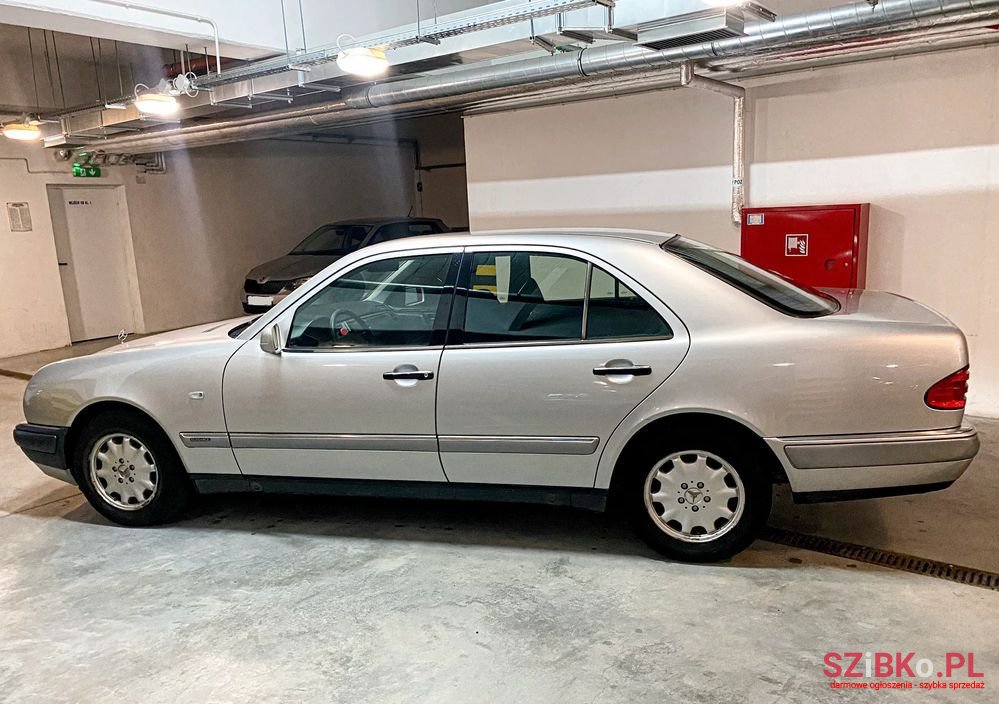 1999' Mercedes-Benz E-Class 250 Td photo #3