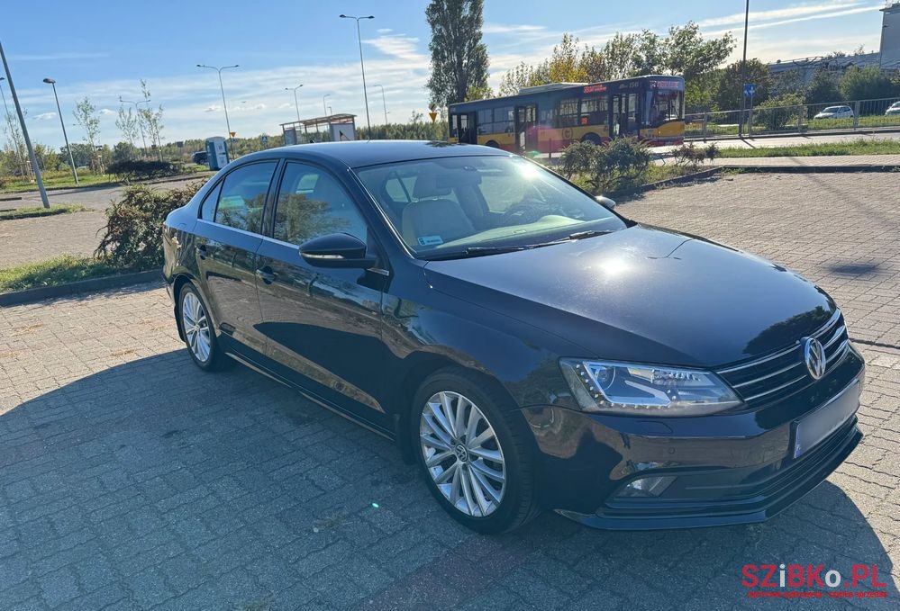 2015' Volkswagen Jetta photo #3