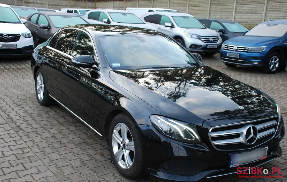 2017' Mercedes-Benz E-Class 220 D 9G-Tronic photo #3