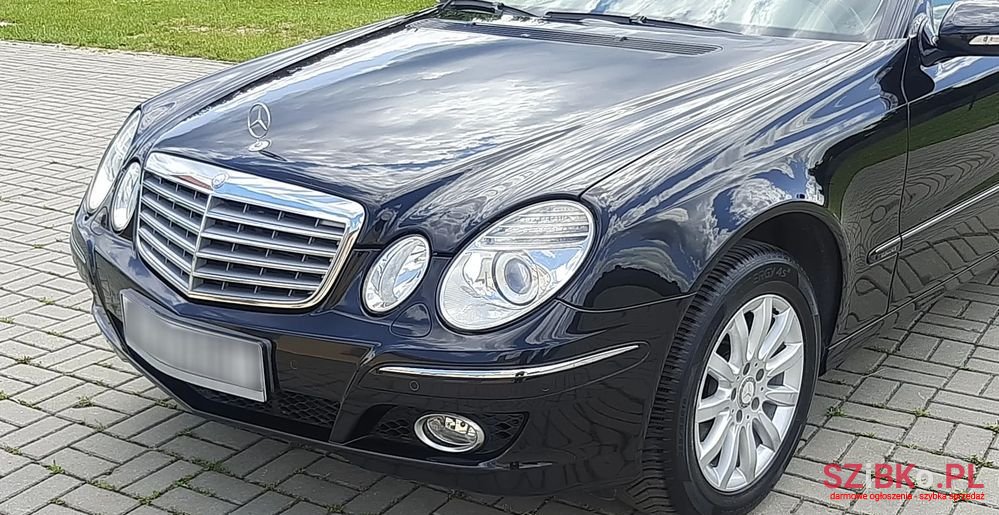 2008' Mercedes-Benz E-Class 200 photo #1