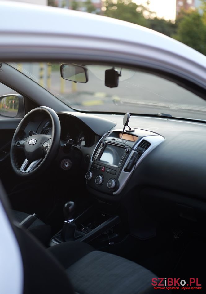 2009' Kia Proceed 1.4 L photo #5