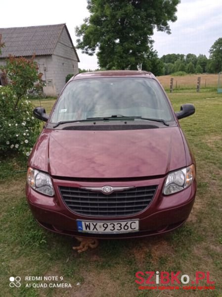 2002' Chrysler Voyager photo #1