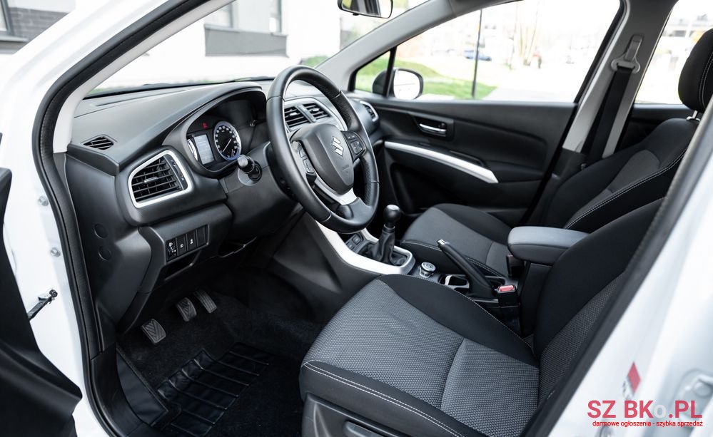 2015' Suzuki SX4 S-Cross photo #5