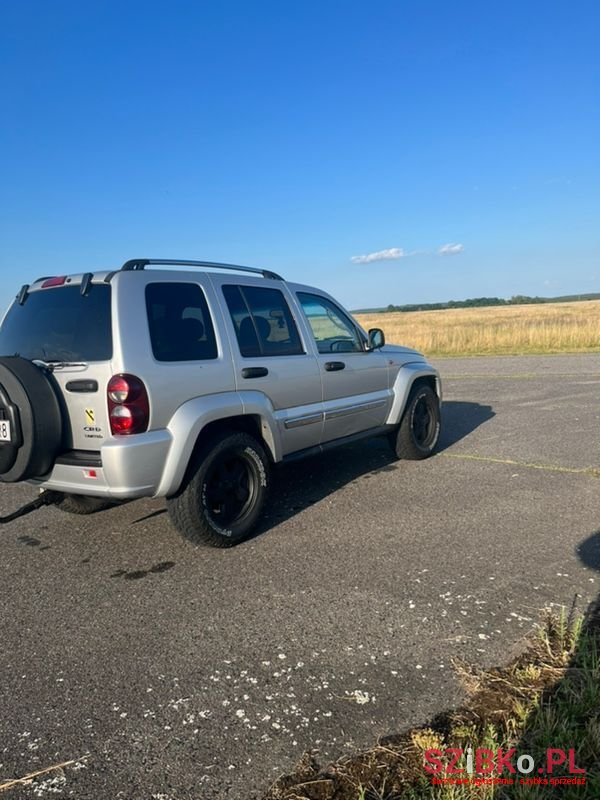 2005' Jeep Cherokee photo #3