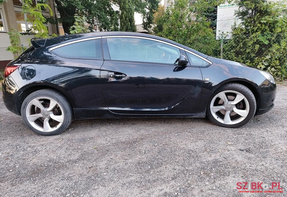 2014' Opel Astra photo #1