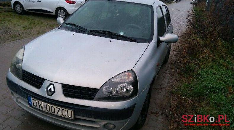 2001' Renault Clio photo #1