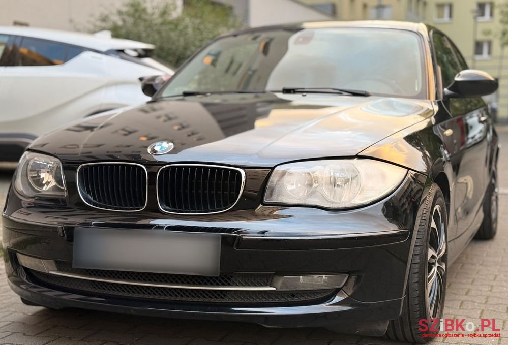 2008' BMW 1 Series 118D photo #2