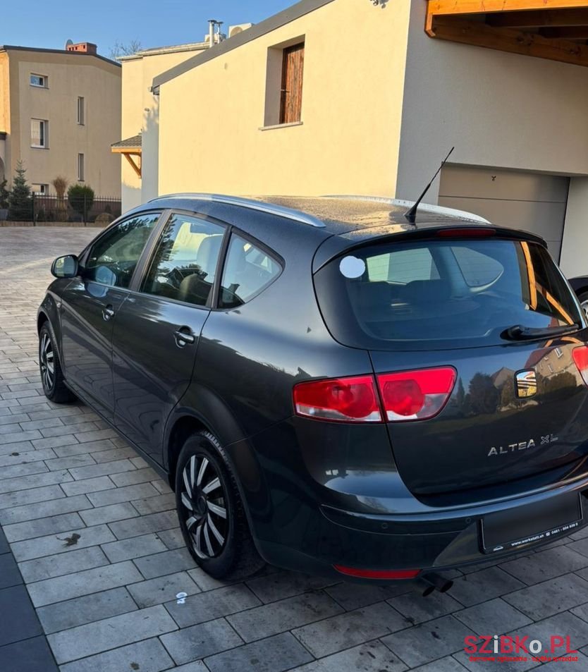 2010' SEAT Altea XL photo #4