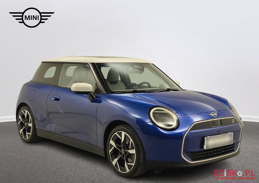 2023' MINI Cooper photo #1
