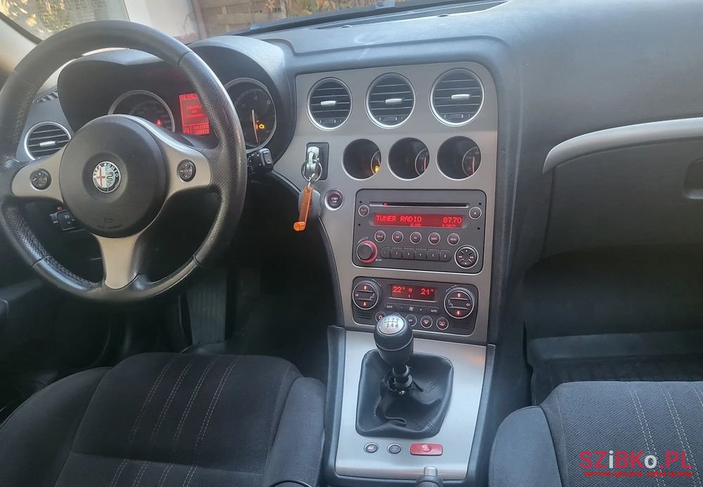 2009' Alfa Romeo 159 photo #2