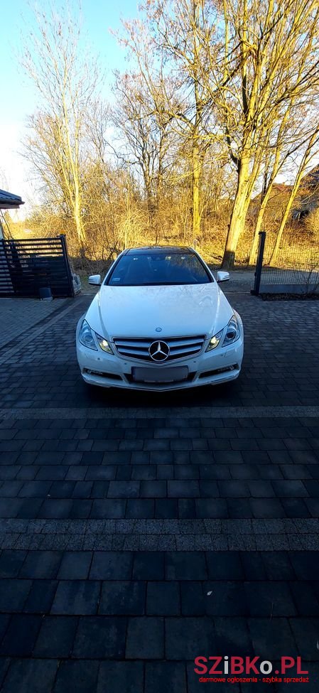 2010' Mercedes-Benz E-Class photo #6