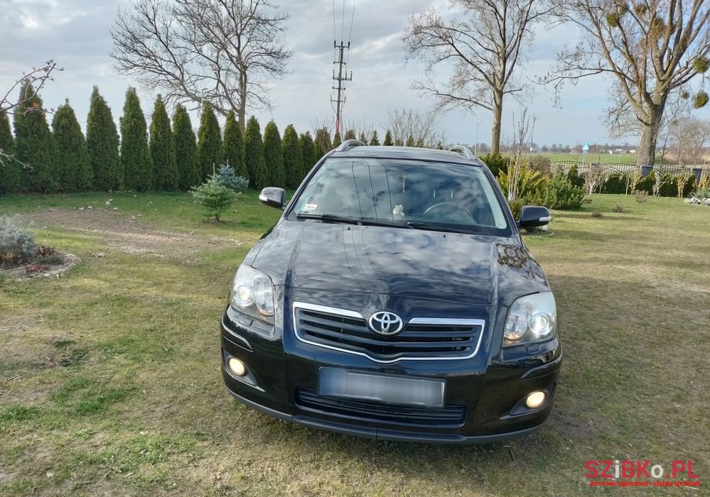 2008' Toyota Avensis photo #3