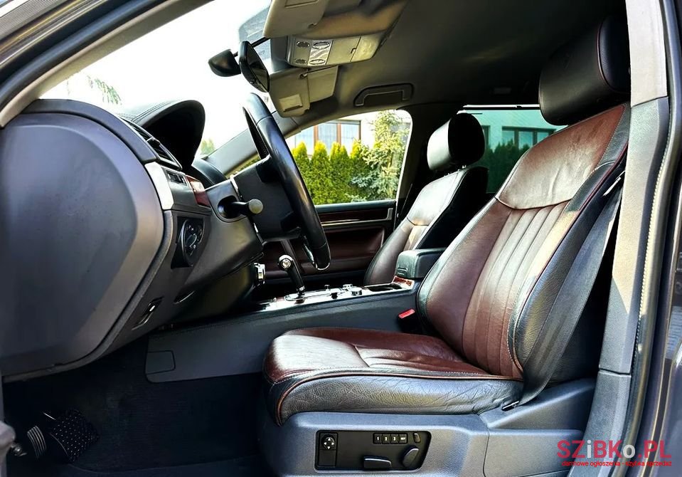 2007' Volkswagen Touareg photo #5