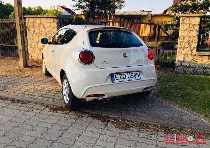 2015' Alfa Romeo photo #2