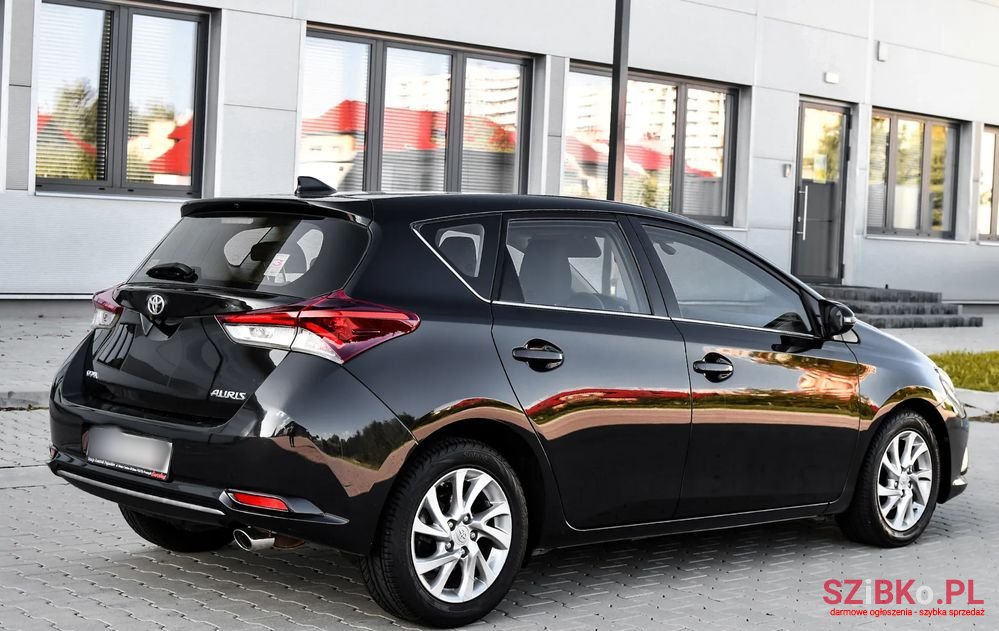 2015' Toyota Auris photo #1