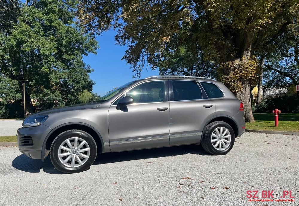 2012' Volkswagen Touareg photo #2