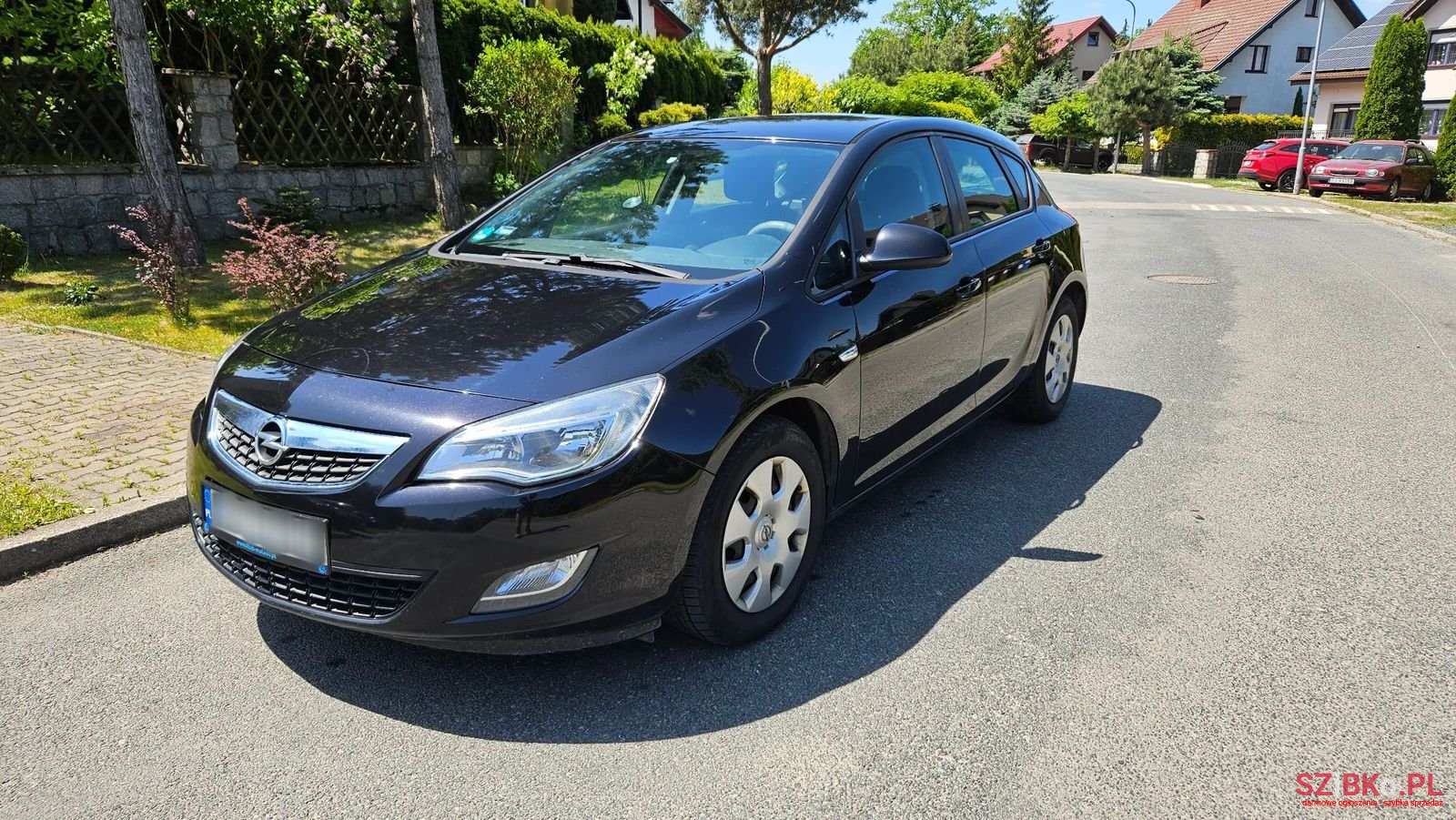 2010' Opel Astra photo #1