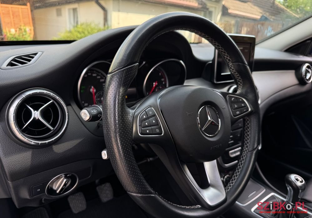 2017' Mercedes-Benz CLA 180 D Amg Line photo #5