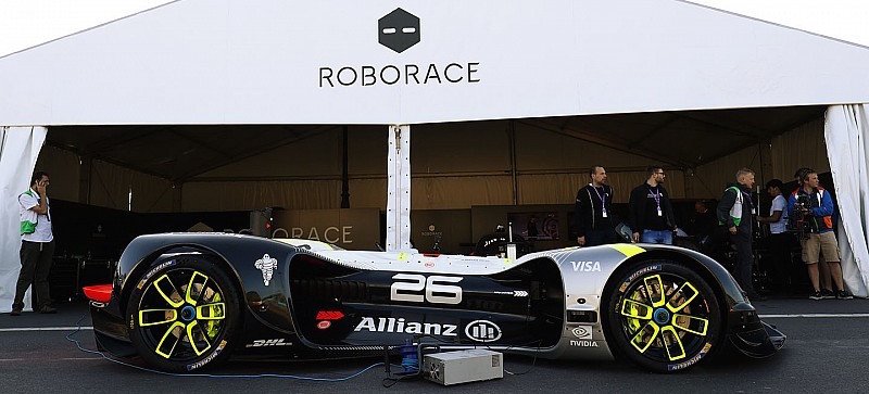 Roborace car completes first public run at Paris ePrix